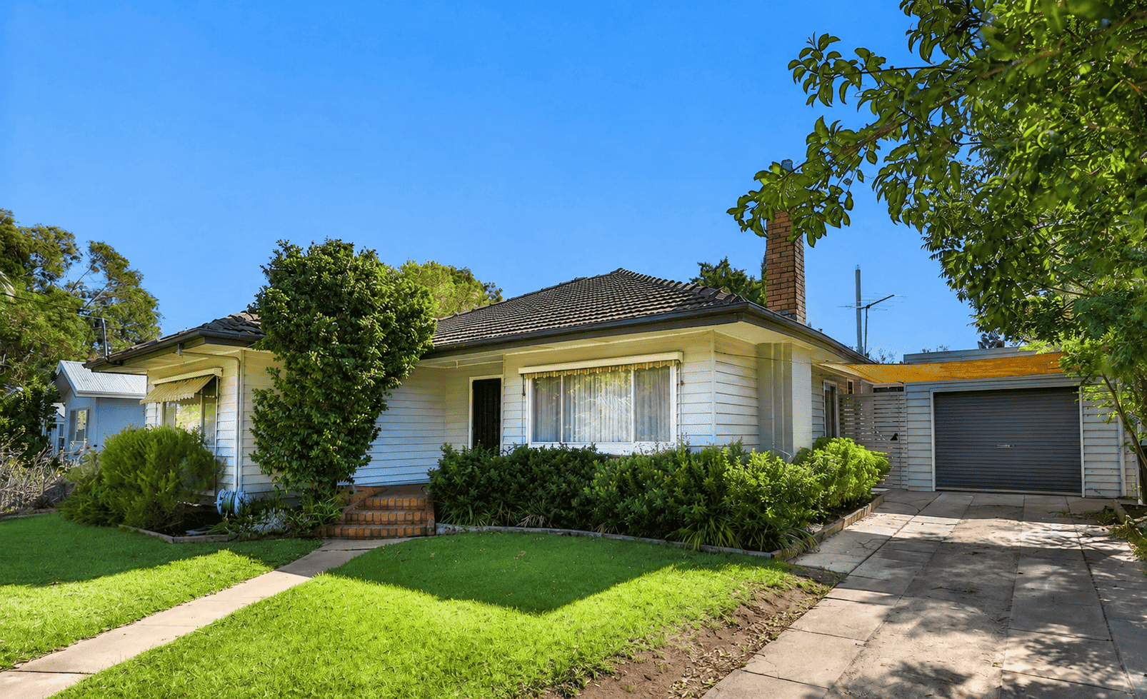 Photo of a a house in a neighborhood.